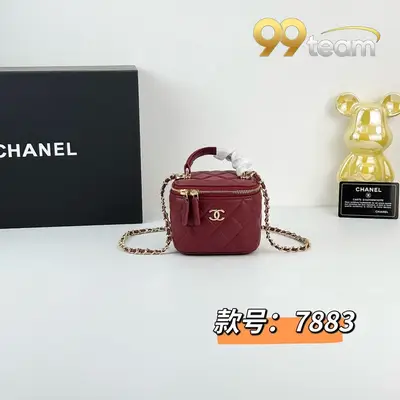 CHANEL | Item ID: 01102