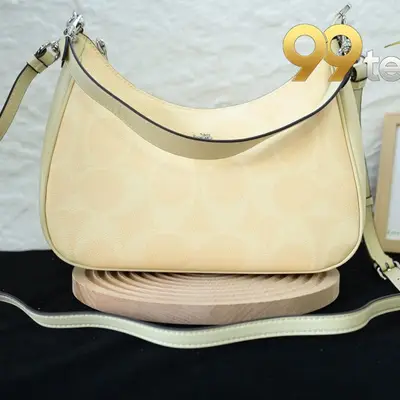 COACH | Item ID: 05092