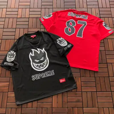 SUPREME T-Shirt