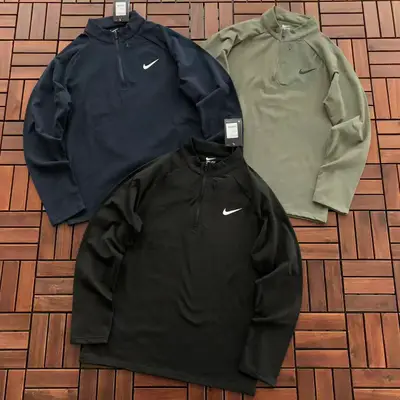 NIKE Sweater