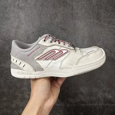 BALENCIAGA