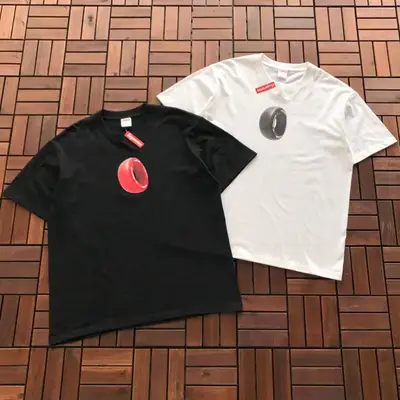 SUPREME T-Shirt