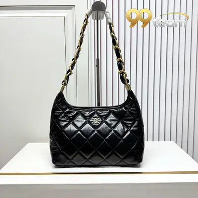 CHANEL | Item ID: 02853