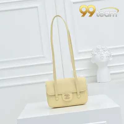 CHANEL | Item ID: 01630