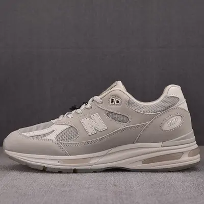 NEW BALANCE 2002R