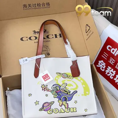 COACH | Item ID: 04720