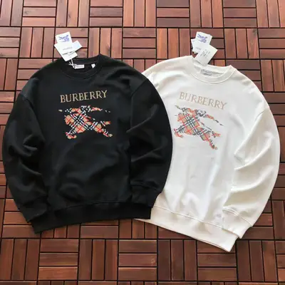 BURBERRY Sweater