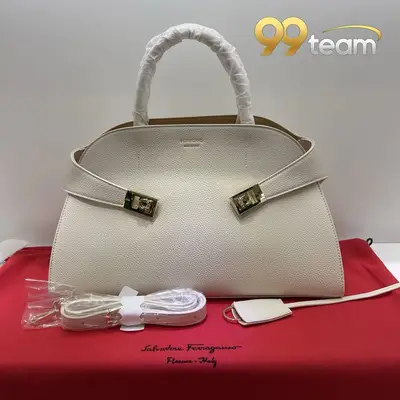 FERRAGAMO | Item ID: 22120