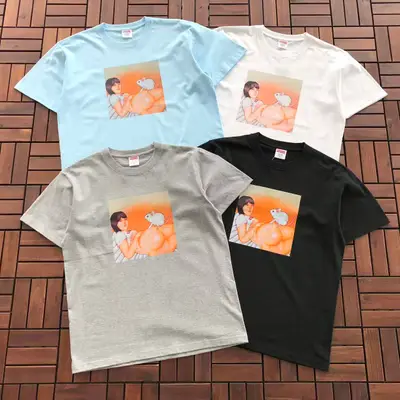 SUPREME T-Shirt