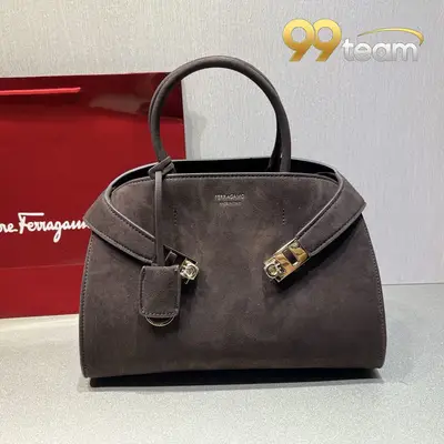 FERRAGAMO | Item ID: 22116