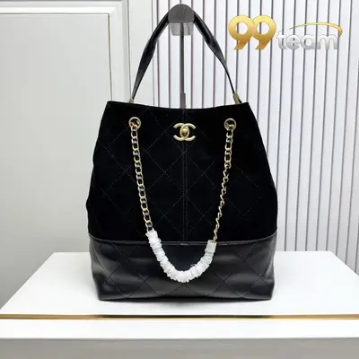 CHANEL | Item ID: 02161