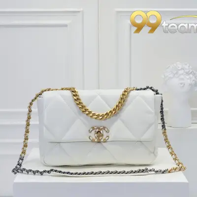 CHANEL | Item ID: 02765