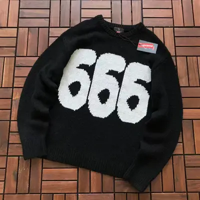 SUPREME Sweater