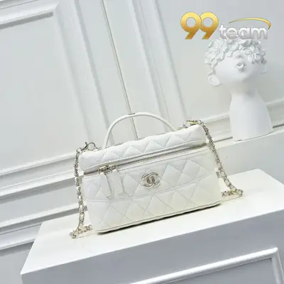 CHANEL | Item ID: 02075
