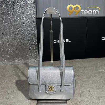 CHANEL | Item ID: 01990