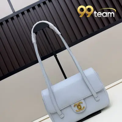 CHANEL | Item ID: 01902