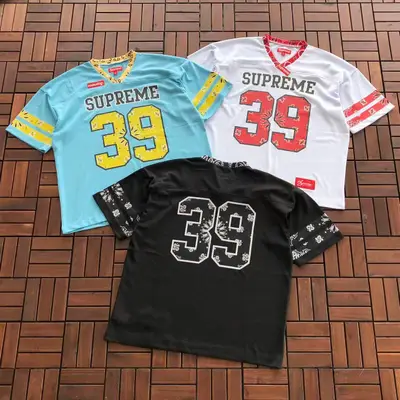 SUPREME T-Shirt