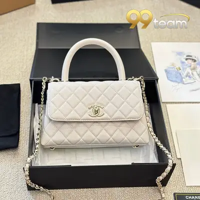 CHANEL | Item ID: 00718