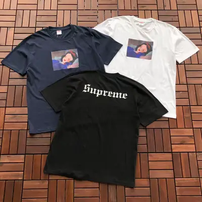 SUPREME T-Shirt