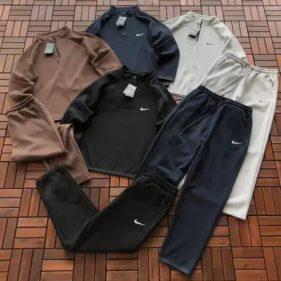 NIKE Sweater