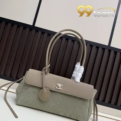 CHANEL | Item ID: 02001