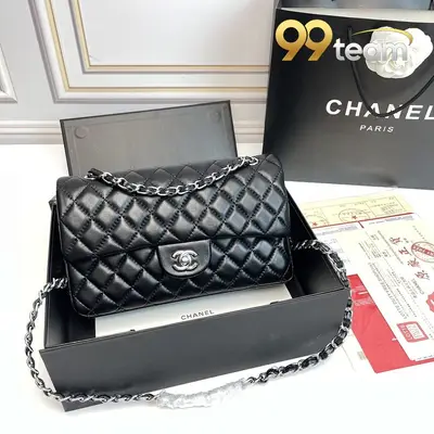 CHANEL | Item ID: 01033