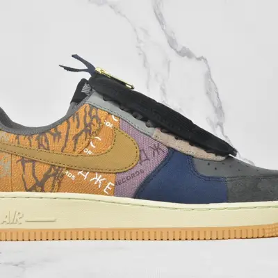 NIKE