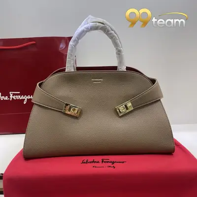 FERRAGAMO | Item ID: 22143