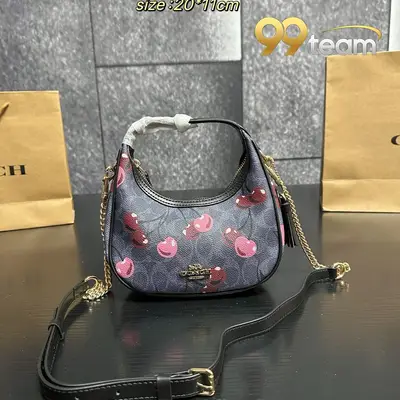 COACH | Item ID: 04385