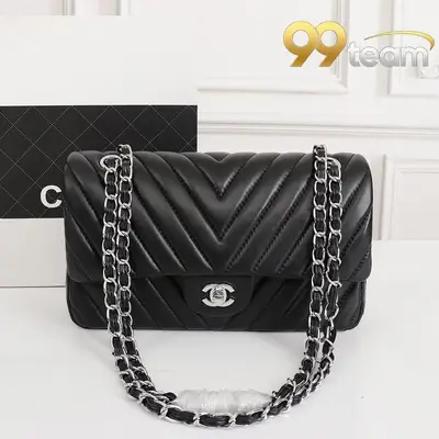 CHANEL | Item ID: 01011