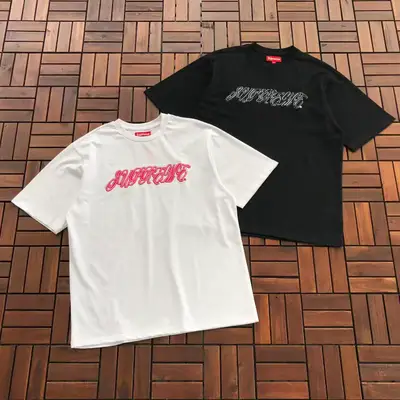 SUPREME T-Shirt