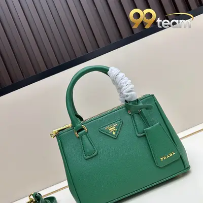 PRADA | Item ID: 09498