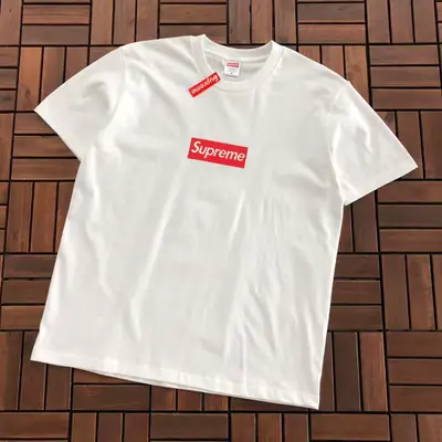 SUPREME T-Shirt