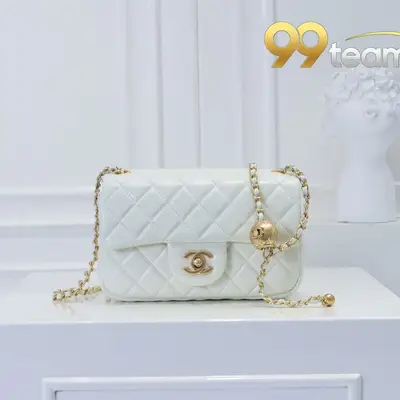CHANEL | Item ID: 02711