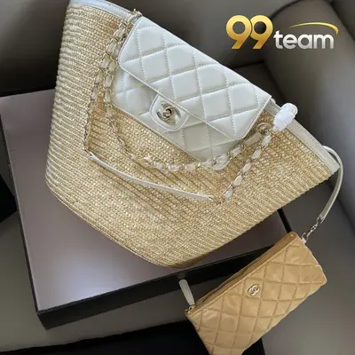 CHANEL | Item ID: 01764
