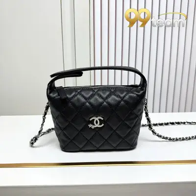 CHANEL | Item ID: 02148