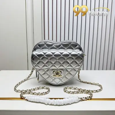 CHANEL | Item ID: 00332