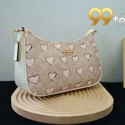 COACH | Item ID: 04736