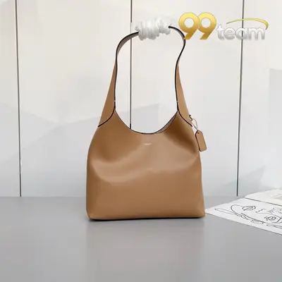 COACH | Item ID: 04821
