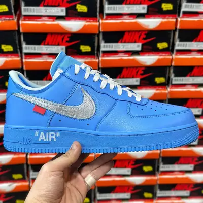 NIKE