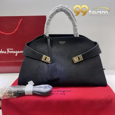 FERRAGAMO | Item ID: 22132