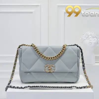 CHANEL | Item ID: 02761