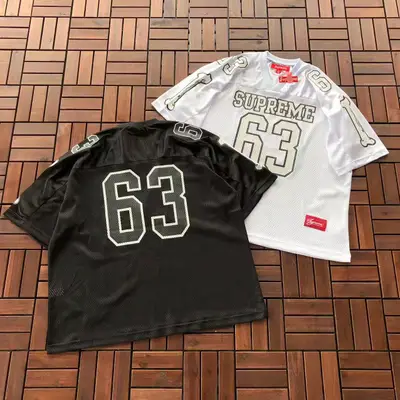 SUPREME T-Shirt