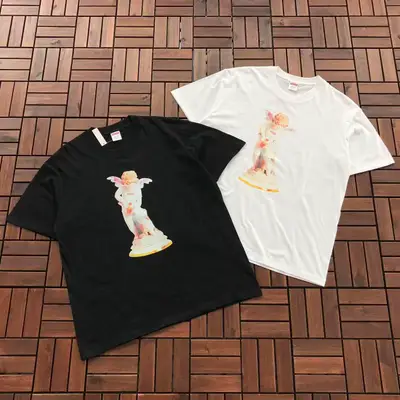 SUPREME T-Shirt