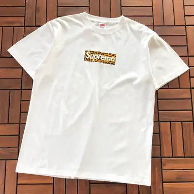 SUPREME T-Shirt