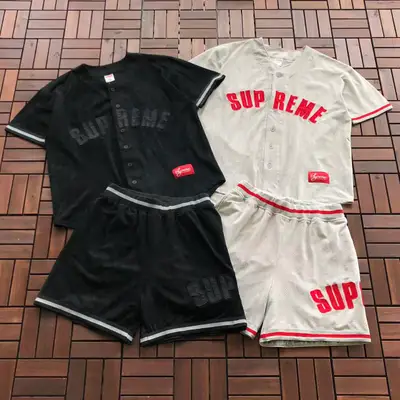 SUPREME T-Shirt