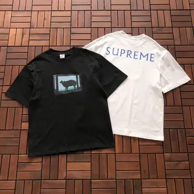 SUPREME T-Shirt