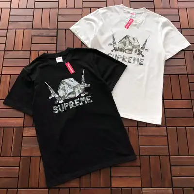 SUPREME T-Shirt
