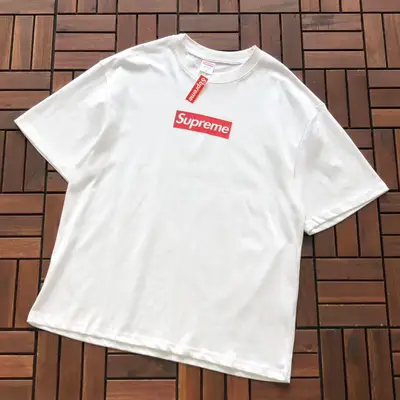 SUPREME T-Shirt