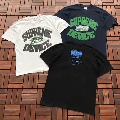 SUPREME T-Shirt